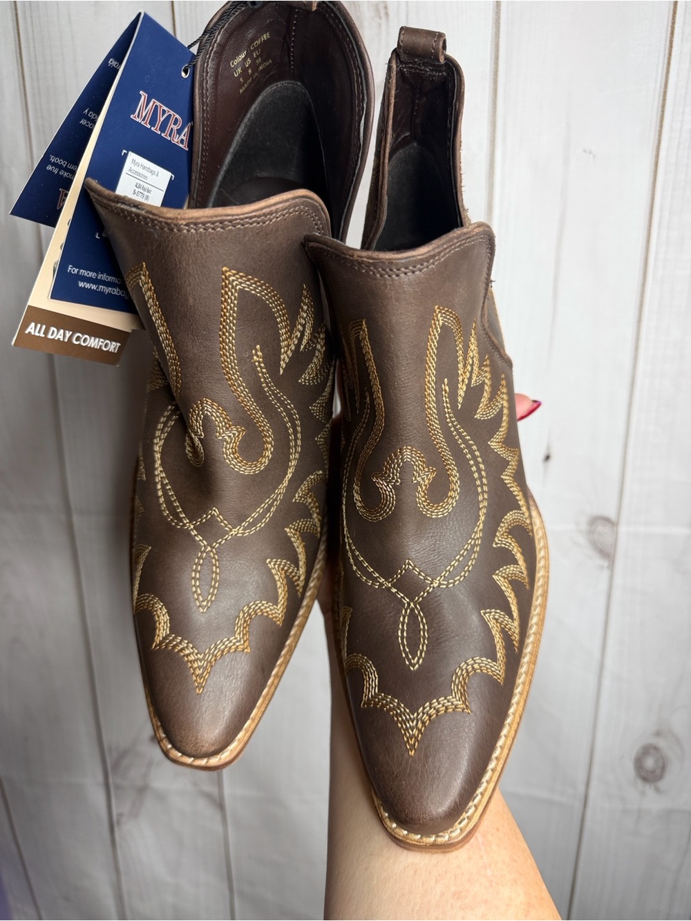 Myra Alba Roja boot Western Embroidered Ankle Booties NEW tags and dust bag sz8 - Picture 2 of 8